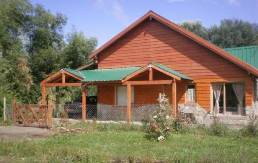 Cabaña con costa de arroyo San Martín de los Andes Exterior foto